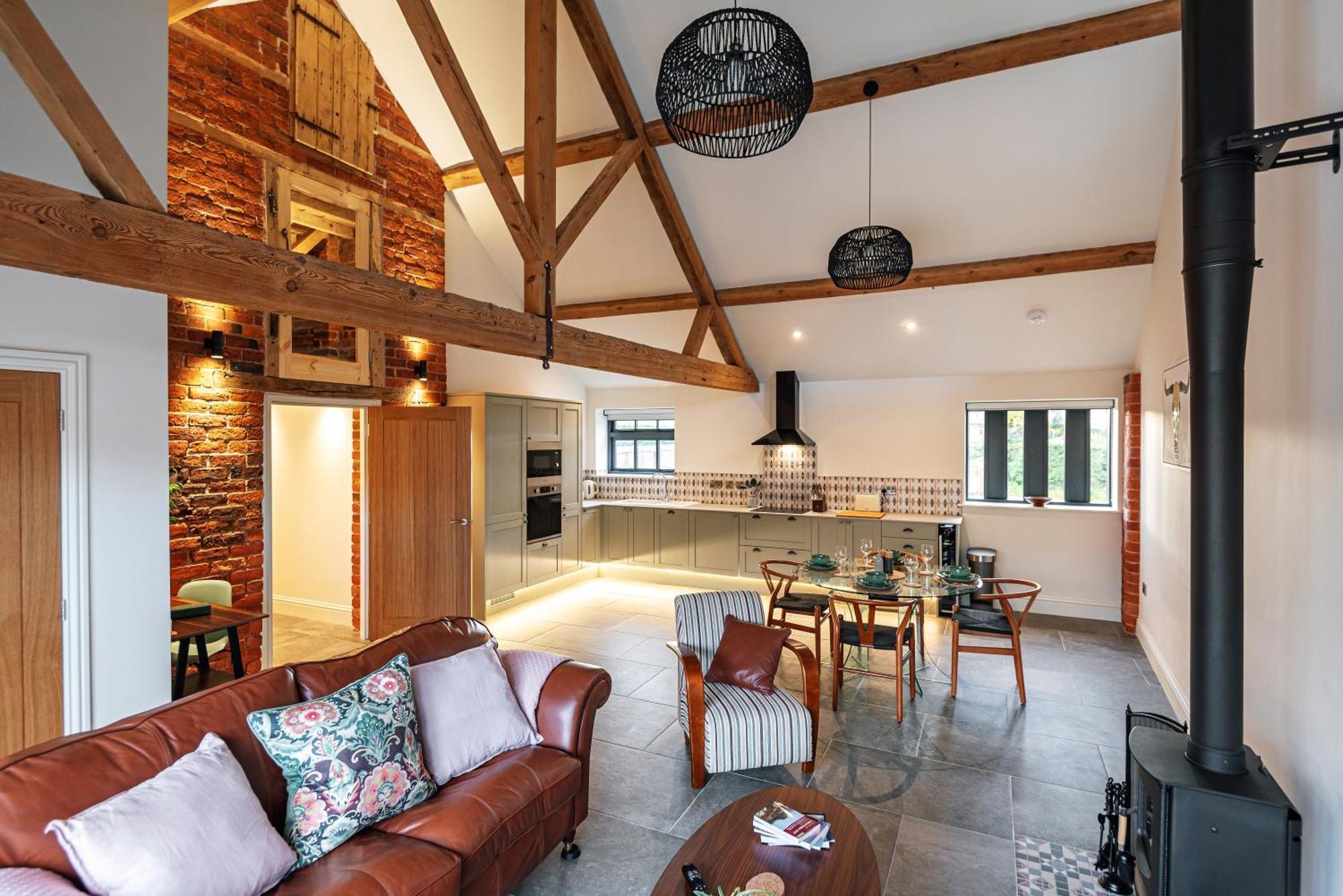 فيلا Pigeon House - Unique Barn With Private Garden, Hot Tub And Wood Burner شروزبري المظهر الخارجي الصورة